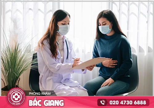Chậm kinh ra khí hư bã đậu nguyên nhân do đâu?