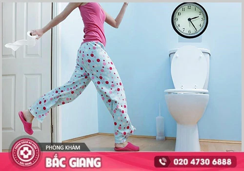 Tiểu đêm ở nữ giới và nam giới: Nguyên nhân và hướng điều trị